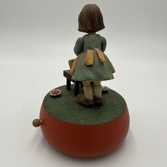 Anri Music Box Plays Raindrops Keep Falling On My Head Girl Washing Laundry - Picture 3 of 10